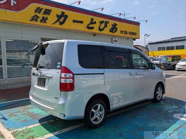 2010 Toyota Noah