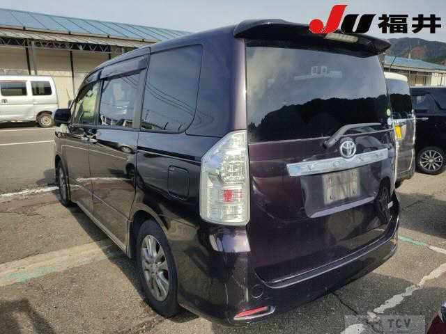 2013 Toyota Voxy