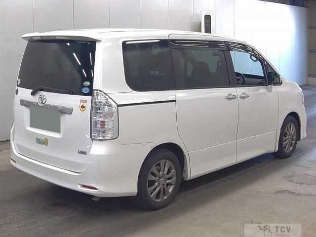 2011 Toyota Voxy