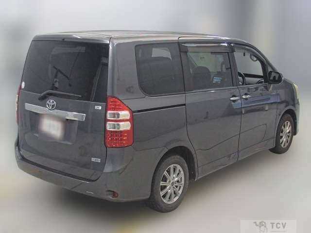 2012 Toyota Noah