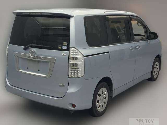 2011 Toyota Noah