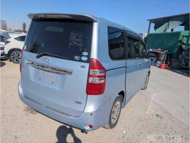 2011 Toyota Noah