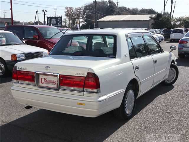 2004 Toyota Crown Sedan