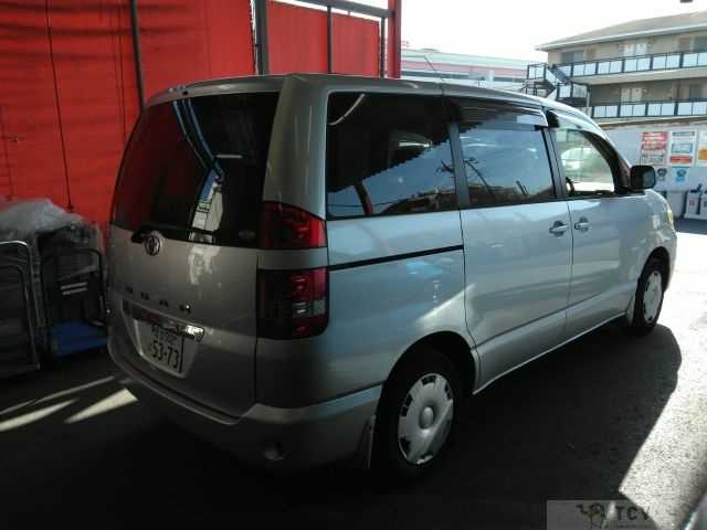 2003 Toyota Noah