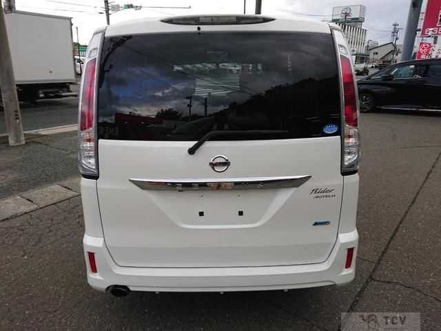 2011 Nissan Serena