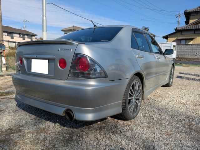 2005 Toyota Altezza