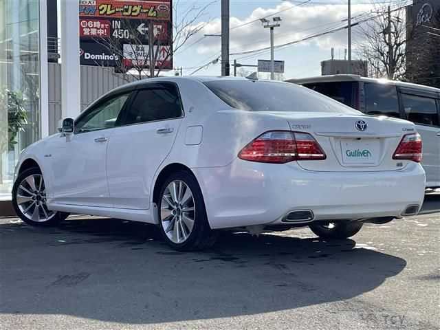 2011 Toyota Crown Hybrid