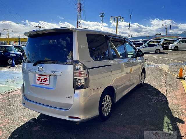 2008 Toyota Voxy