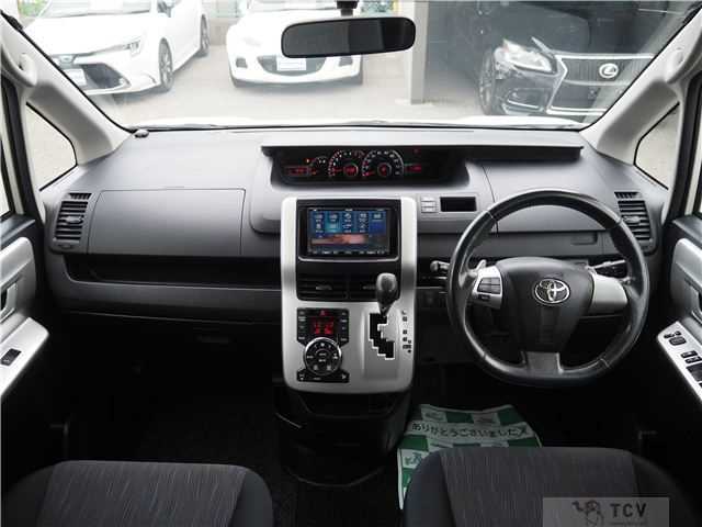 2010 Toyota Voxy