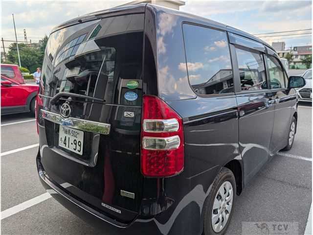 2013 Toyota Noah