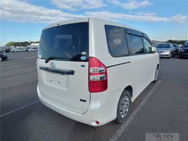 2011 Toyota Noah
