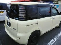 2005 Toyota Sienta