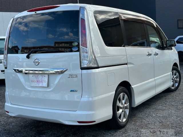 2011 Nissan Serena