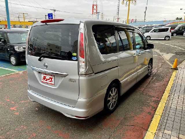 2011 Nissan Serena