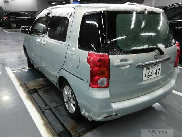 2004 Toyota Raum