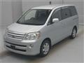 2005 Toyota Noah