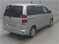 2005 Toyota Noah