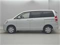 2005 Toyota Noah