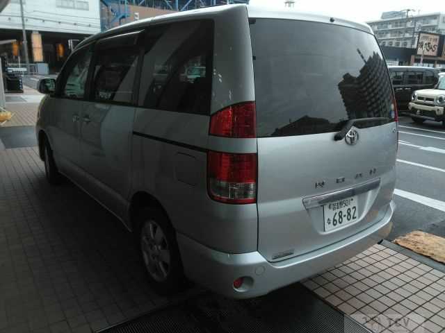 2005 Toyota Noah