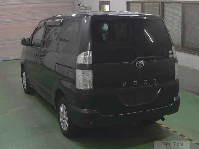 2004 Toyota Voxy