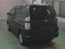 2004 Toyota Voxy