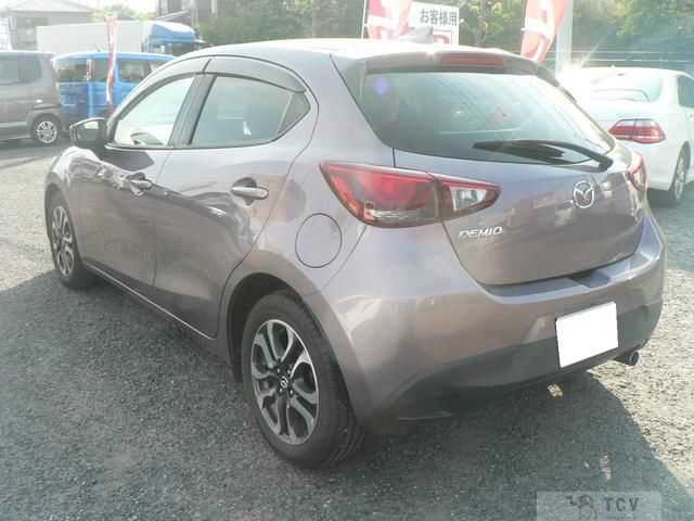 2016 Mazda Demio