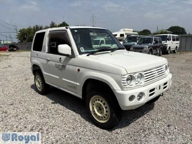 2000 Mitsubishi Pajero Mini