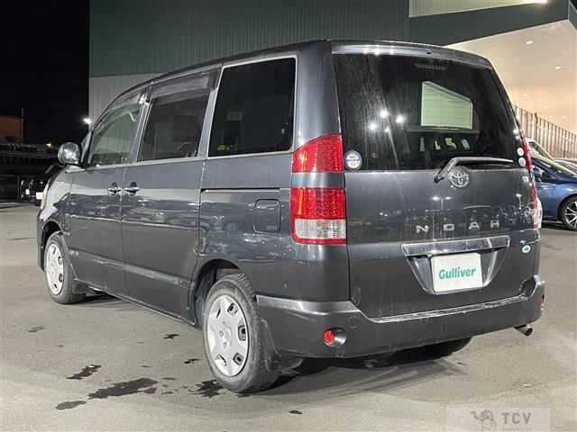 2005 Toyota Noah