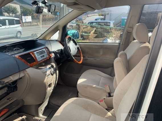 2005 Toyota Noah