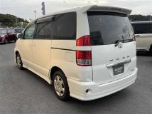 2005 Toyota Noah