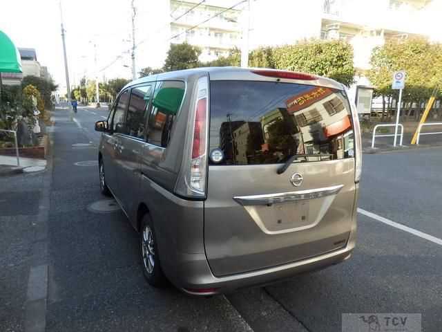 2011 Nissan Serena