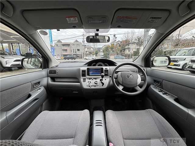 2005 Toyota Raum