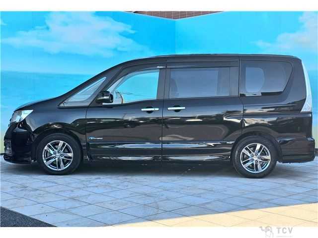 2013 Nissan Serena
