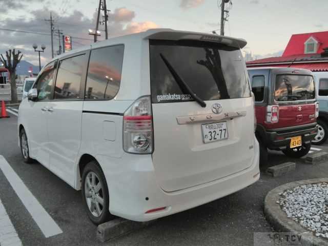 2009 Toyota Voxy