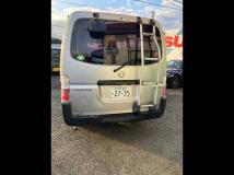 2004 Nissan Caravan