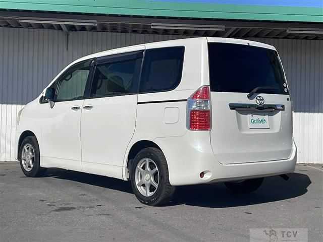 2010 Toyota Noah