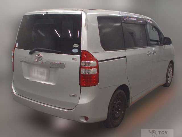 2011 Toyota Noah