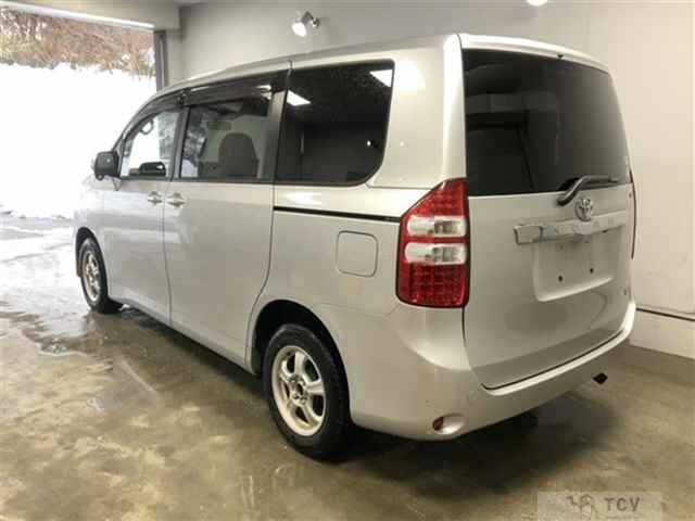 2010 Toyota Noah
