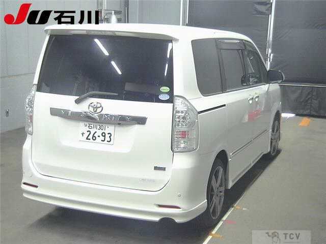 2013 Toyota Voxy