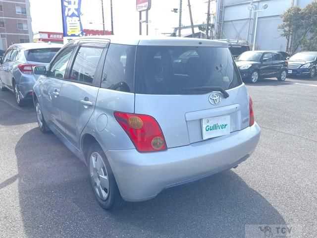 2005 Toyota IST