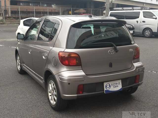 2004 Toyota Vitz