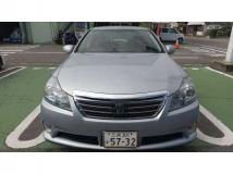 2010 Toyota Crown Hybrid