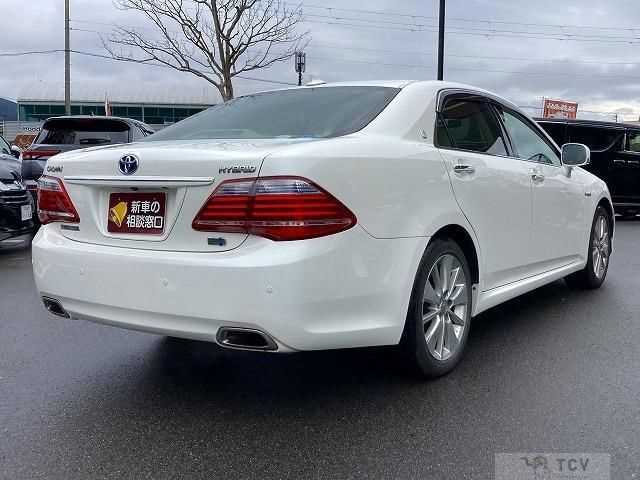 2011 Toyota Crown Hybrid