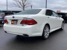 2011 Toyota Crown Hybrid