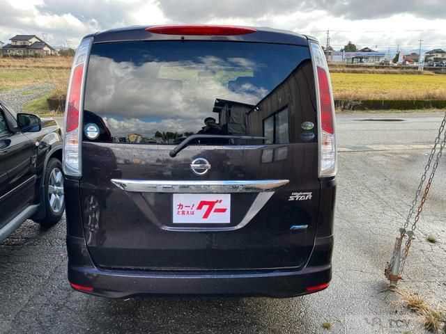 2011 Nissan Serena