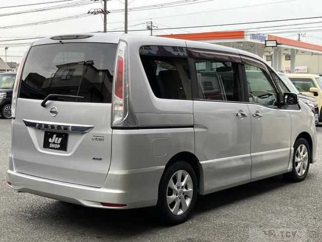 2011 Nissan Serena