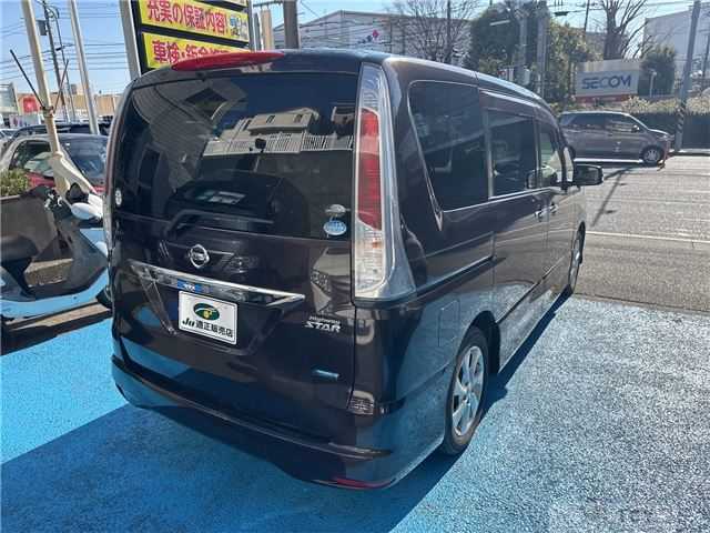 2011 Nissan Serena