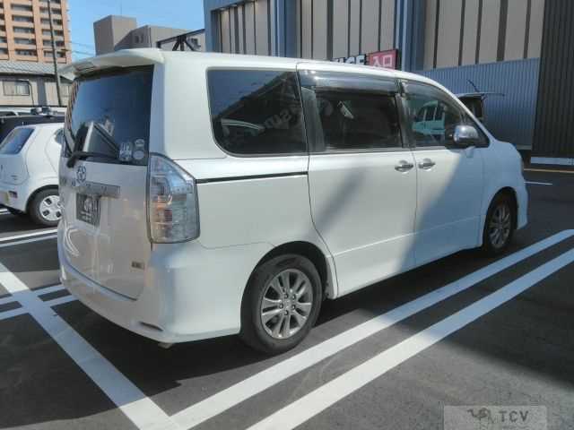 2011 Toyota Voxy