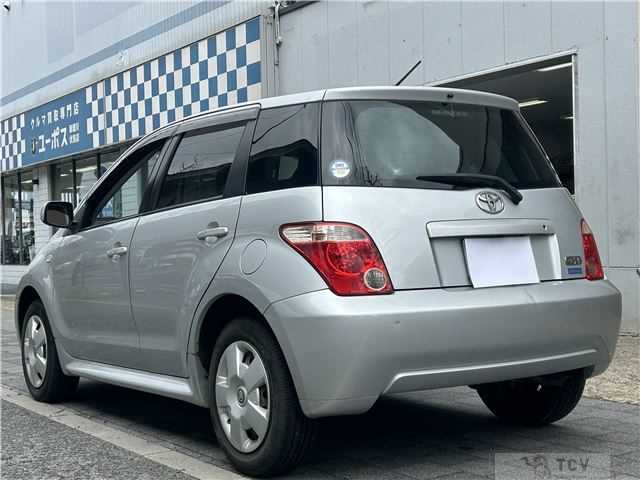 2005 Toyota IST
