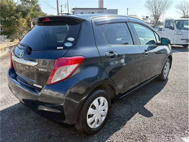 2011 Toyota Vitz